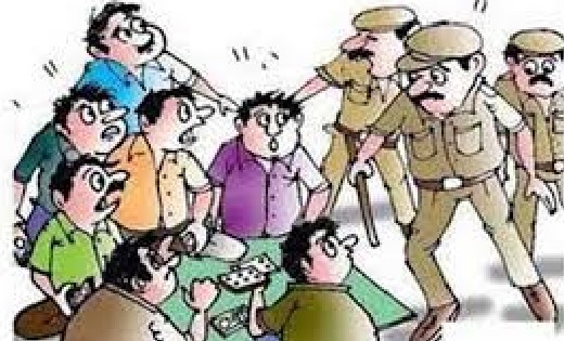 बसना : इलेक्ट्रीक खम्भे के नीचे जुआ खेलते 02 जुआरी गिरफ्तार 