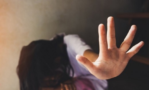 सरायपाली : ग्राम पंचायत में चल रहे नल जल योजना के कार्य के लिए आये व्यक्ति ने किया बलात्कार