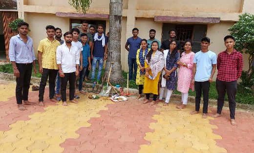 महाविद्यालय में कृषि औजारों की पूजा कर मनाया गया हरेली पर्व