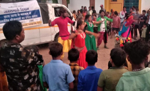 महासमुंद : जिले के 75 गांवों में नाचा दलों के माध्यम से शासन... - CG Sandesh
