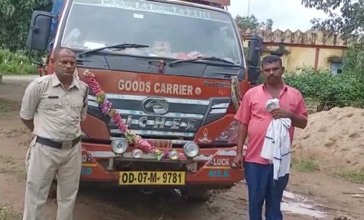 कोमाखान : वाहन से 13525 किलोग्राम अवैध कबाड कीमती करीब 67625... - CG Sandesh