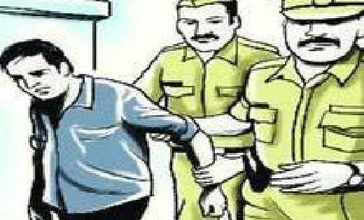बसना : अलग-अलग जगहों से 50 लीटर महुआ शराब के साथ 2 गिरफ्तार