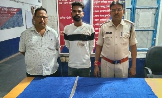 सरायपाली : धारदार तलवारनुमा चाकू लहराते 01 आरोपी गिरफ्तार