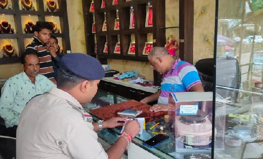 महासमुंद :  आगामी त्योहारों के मद्देनजर बाजारों में भीड़ भाड... - CG Sandesh