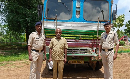 अवैध कबाड़ पर महासमुंद पुलिस की बड़ी कार्यवाही, 7.5 लाख के कबा... - CG Sandesh