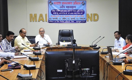महासमुंद : महाविद्यालयीन विद्यार्थी अपने तथा परिवार के मतदात... - CG Sandesh