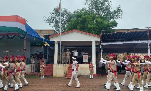 महासमुंद : स्वतंत्रता दिवस से पहले मिनी स्टेडियम में की गई फ... - CG Sandesh