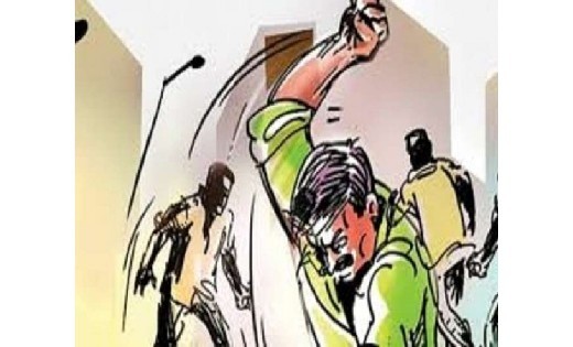 महासमुन्द : तुम कौन होते हो बीच बचाव करने वाले कहकर पत्थर से सिर पर हमला 