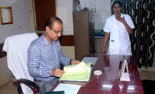 अनुपस्थित मिले 100 से अधिक अधिकारी-कर्मचारी, नोटिस के साथ सब... - CG Sandesh