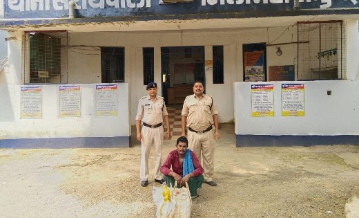 सरायपाली : 20  लीटर  हाथ भट्ठी महुआ शराब के साथ 1 गिरफ्तार