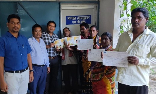 महासमुंद : शहरी गरीबों के पास होगा अब आश्रय पट्टा, 5 पट्टो क... - CG Sandesh