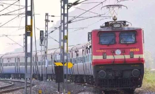   छेड़छाड़ का किया विरोध तो चलती ट्रेन से महिला को फेंका ,9 ... - CG Sandesh