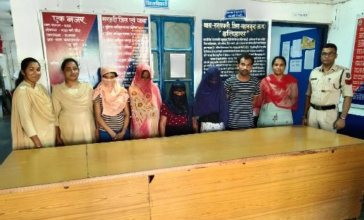 सरायपाली में चल रहे अंतर्राज्यीय सेक्स रैकेट गैंग का भंडाफोड़, 1 महिला दलाल सहीत उक्त कार्य मे संलिप्त 3 अन्य महिला व 1 ग्राहक गिरफ्तार
