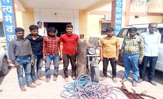 डकैती की योजना बना रहे 7 आरोपी गिरफ्तार, चोरी के सामान भी बर... - CG Sandesh