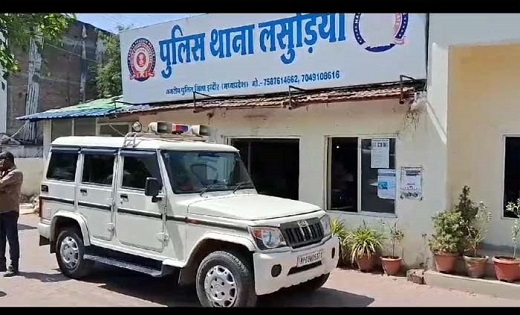 लड़कियों का सिगरेट पीना नहीं आया पसंद, शख्स ने कैफे को कर दि... - CG Sandesh