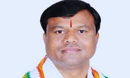 भूपेश सरकार आदिवासियों के साथ, तो मोदी सरकार अडानी के साथः ब... - CG Sandesh