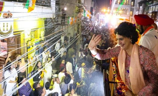 प्रियंका के रोड शो में उमड़ा जनसैलाब....राजधानी की गलियों मे... - CG Sandesh
