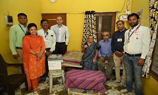 बुजुर्ग मतदाताओं को मतदान की घर पहुंच सुविधा, मतदान दल पहुँच... - CG Sandesh