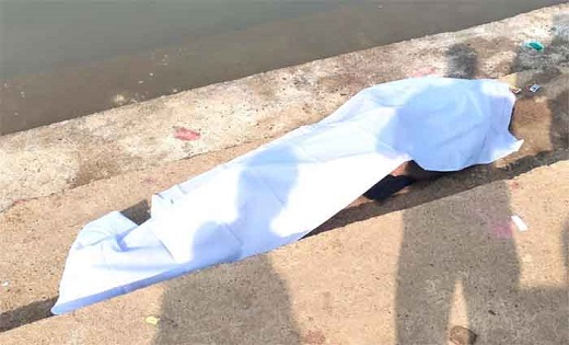 राजिम के महानदी सोनतीर्थ घाट में मिली एक वृद्ध की लाश - CG Sandesh