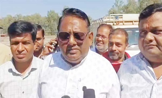 लंबे समय से मूलभूत सुविधाओं की मांग कर रहे ग्रामीणों ने किया... - CG Sandesh