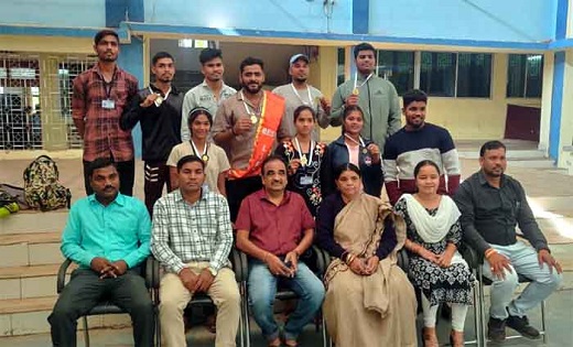 दुर्ग विश्वविद्यालय के अंतर महाविद्यालयीन वेटलिफ्टिंग प्रतिय... - CG Sandesh