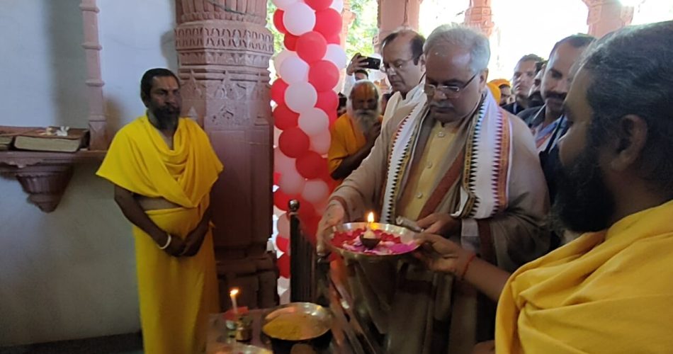 गरियाबंद : आज कुटेना स्थिति सिरकट्टी आश्रम राम मंदिर पहुँचे ... - CG Sandesh