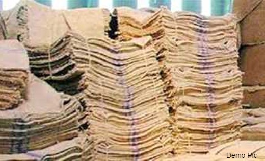 प्रशासनिक टीम की छापामार कार्यवाही, 16 हज़ार से ज्यादा बारदान... - CG Sandesh