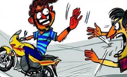 महासमुंद : फोन आने पर बात करने के लिए मोटर सायकल किया खड़ी, ह... - CG Sandesh