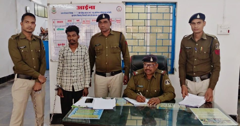 50 लीटर कच्ची महुआ शराब के साथ 01 आरोपी गिरफ्तार - CG Sandesh