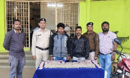 महासमुंद : नशीली टेबलेट एवं इंजेक्शन की तस्करी करते तीन अंतर... - CG Sandesh