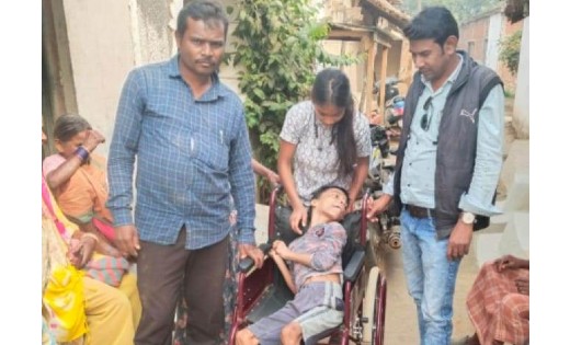 महासमुंद : खीर सागर नाग को प्रदान किया गया व्हील चेयर - CG Sandesh