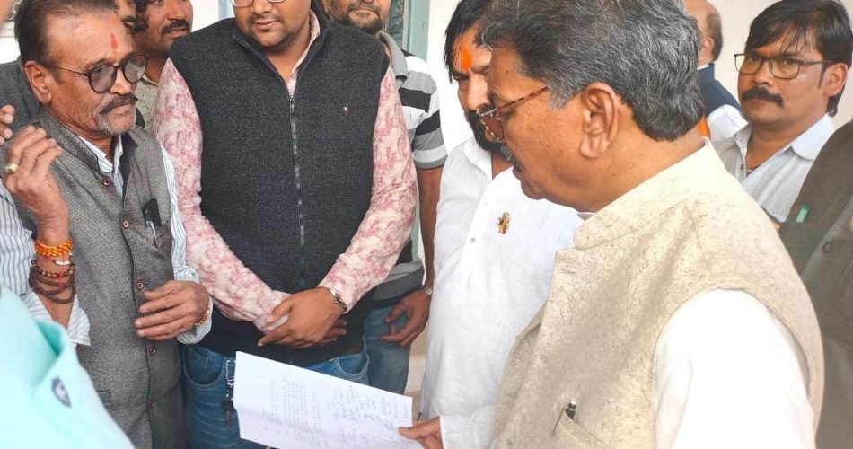 पत्रकारों ने विधानसभा अध्यक्ष को सौंपा ज्ञापन , जिला स्तरीय ... - CG Sandesh