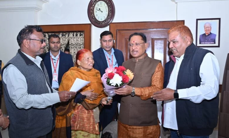 CM विष्णु देव साय से आदिवासी सेवा समिति के सदस्यों ने की मुल... - CG Sandesh