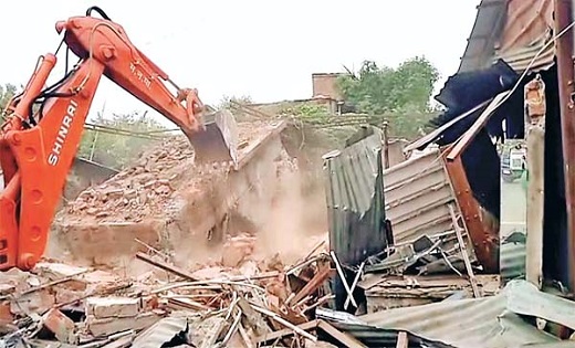 अवैध कब्जों पर राजधानी रायपुर में चला प्रशासन का बुलडोजर - CG Sandesh