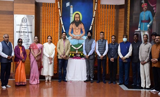 विधान सभा परिसर में सतनाम पंथ के प्रवर्तक गुरू घासीदास जी की... - CG Sandesh