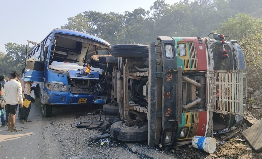 CG : यात्री बस दुर्घटनाग्रस्त, तीन की मौत...  - CG Sandesh