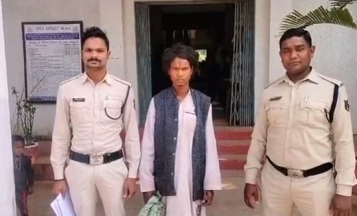 ट्रेन से जा रही नाबालिग लड़की को घर ले जाकर युवक ने किया अप्र... - CG Sandesh