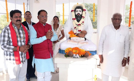 मुख्यमंत्री ने लालपुर धाम में पूजा-अर्चना कर प्रदेश की जनता ... - CG Sandesh