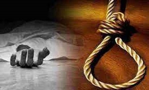 एक ही परिवार के 3 लोगो ने की आत्महत्या, पंखे में फंदा डाल झू... - CG Sandesh