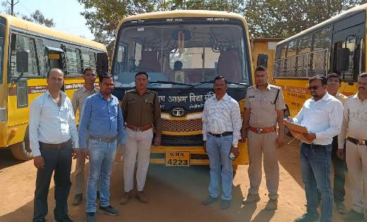 महासमुंद : स्कूल बसों का निरीक्षण, चालकों का हुआ नेत्र परीक्... - CG Sandesh