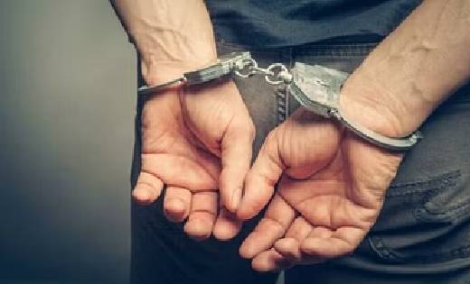 सरायपाली : लोहे का धारदार कत्ता लहराकर लोगों को डराने धमकाने वाला रंगे हाथ गिरफ्तार