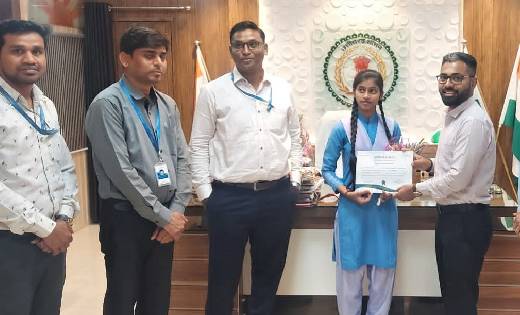 महासमुंद : कलेक्टर क्षीरसागर ने जिले के दो मेधावी छात्रों को... - CG Sandesh
