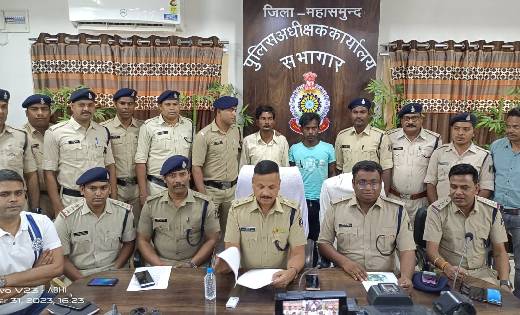 सिंघोड़ा : 2 अंतर्राज्यीय तस्कर गिरफ्तार, पुलिस से बचने मुर्रा के नीचे छुपा रखा था 1 करोड़ 40 लाख का गांजा