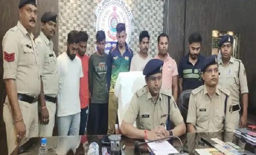 ऑनलाइन सट्टा खिलाने वाले 8 आरोपी गिरफ्तार - CG Sandesh