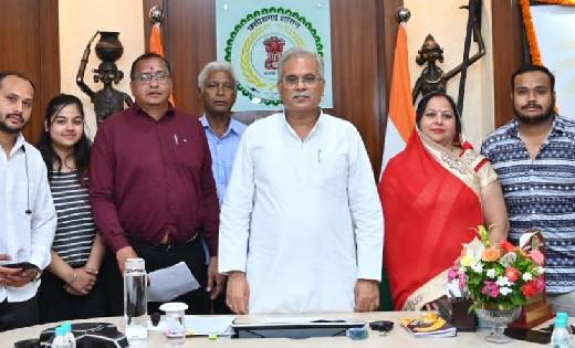 मुख्यमंत्री बघेल ने ‘कका जिन्दा हे‘ छत्तीसगढ़ी गीत ऑडियो का क... - CG Sandesh