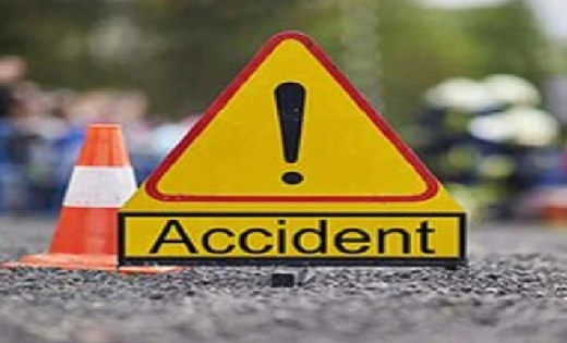 सरायपाली : जानवर को बचाने के चक्कर में खेत में पलटी बोलेरो वाहन