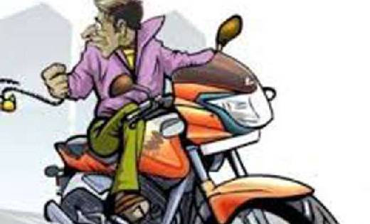 सरायपाली : प्लास्टिक बोरी में रखे 60 लीटर महुआ शराब के साथ युवक गिरफ्तार