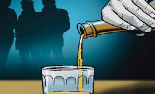 पिथौरा : शराब पीने पिलाने का सामान उपलब्ध कराने वाले पर हुई कार्रवाई