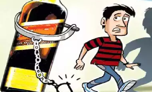 बागबाहरा : पुलिस को देखकर भागने लगा आरोपी, अवैध शराब के साथ ... - CG Sandesh