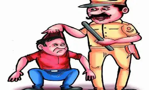 बसना : घर के सामने शराब पीने पिलाने की सुविधा उपलब्ध कराते आ... - CG Sandesh